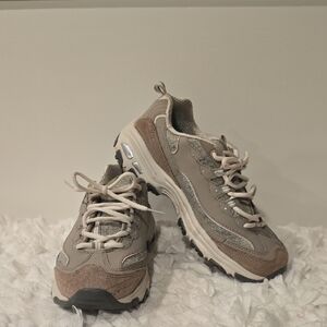 Skechers D'Lites Women's Size 9.5 Wide Gray And Taupe Sneakers
